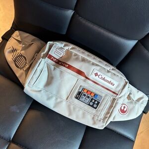 COLUMBIA SPORTSWEAR STAR WARS SKYWALKER PILOT CROSSBODY BAG